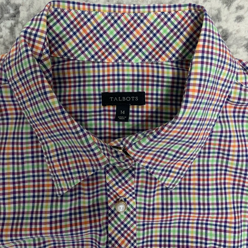 Mint condition, cute long sleeve blouse.